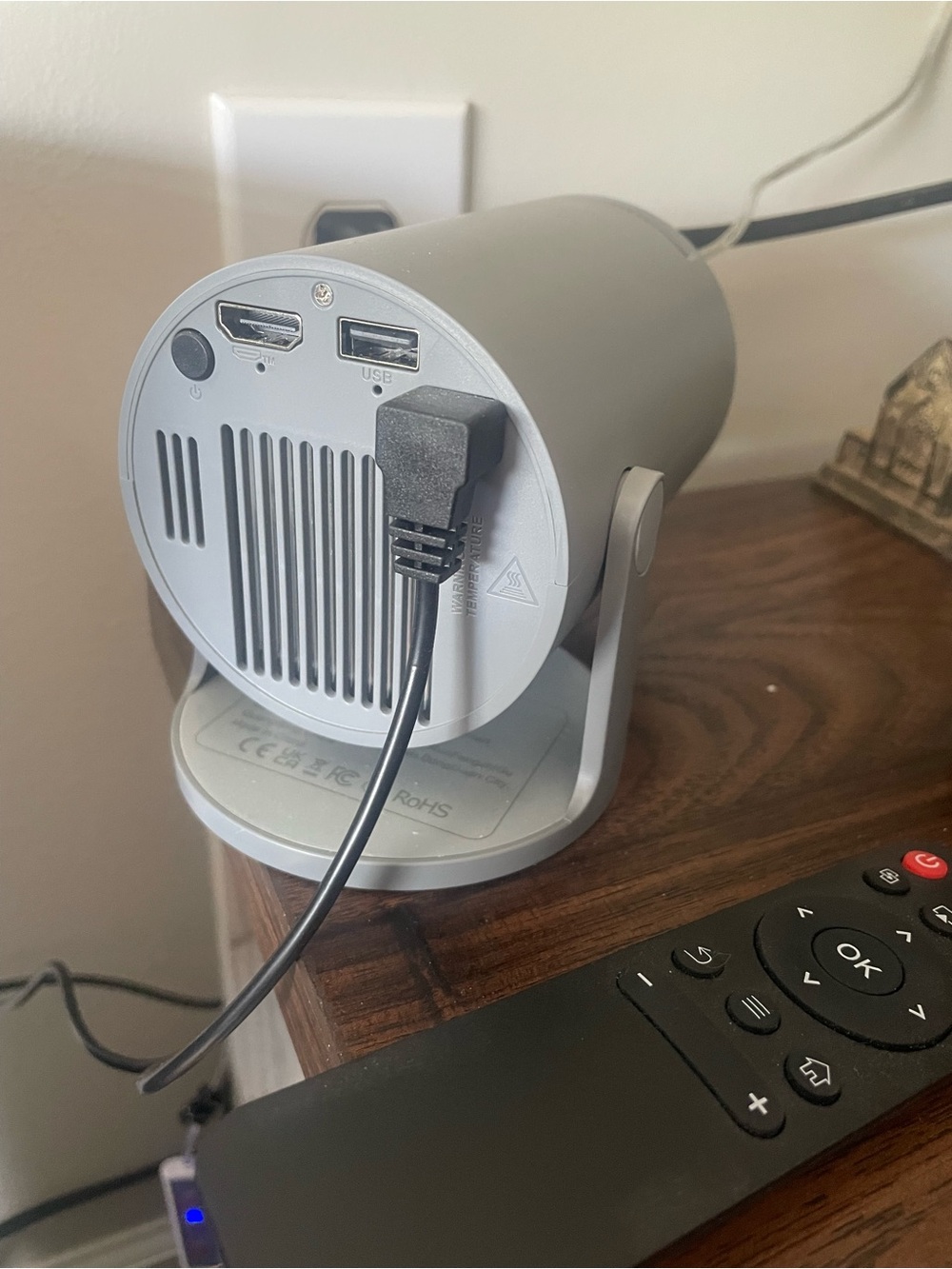 Portable Mini Projector - Picture 3 of 4